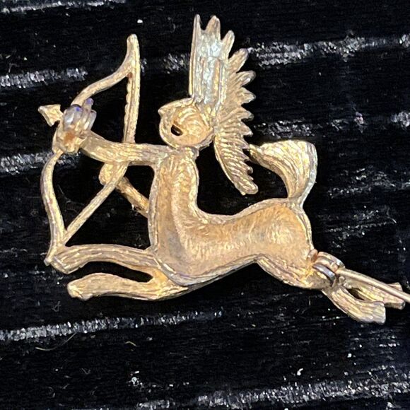 Vintage Goldtone Zodiac Sagitarius Centaur Archer Brooch Pin - Picture 4 of 5
